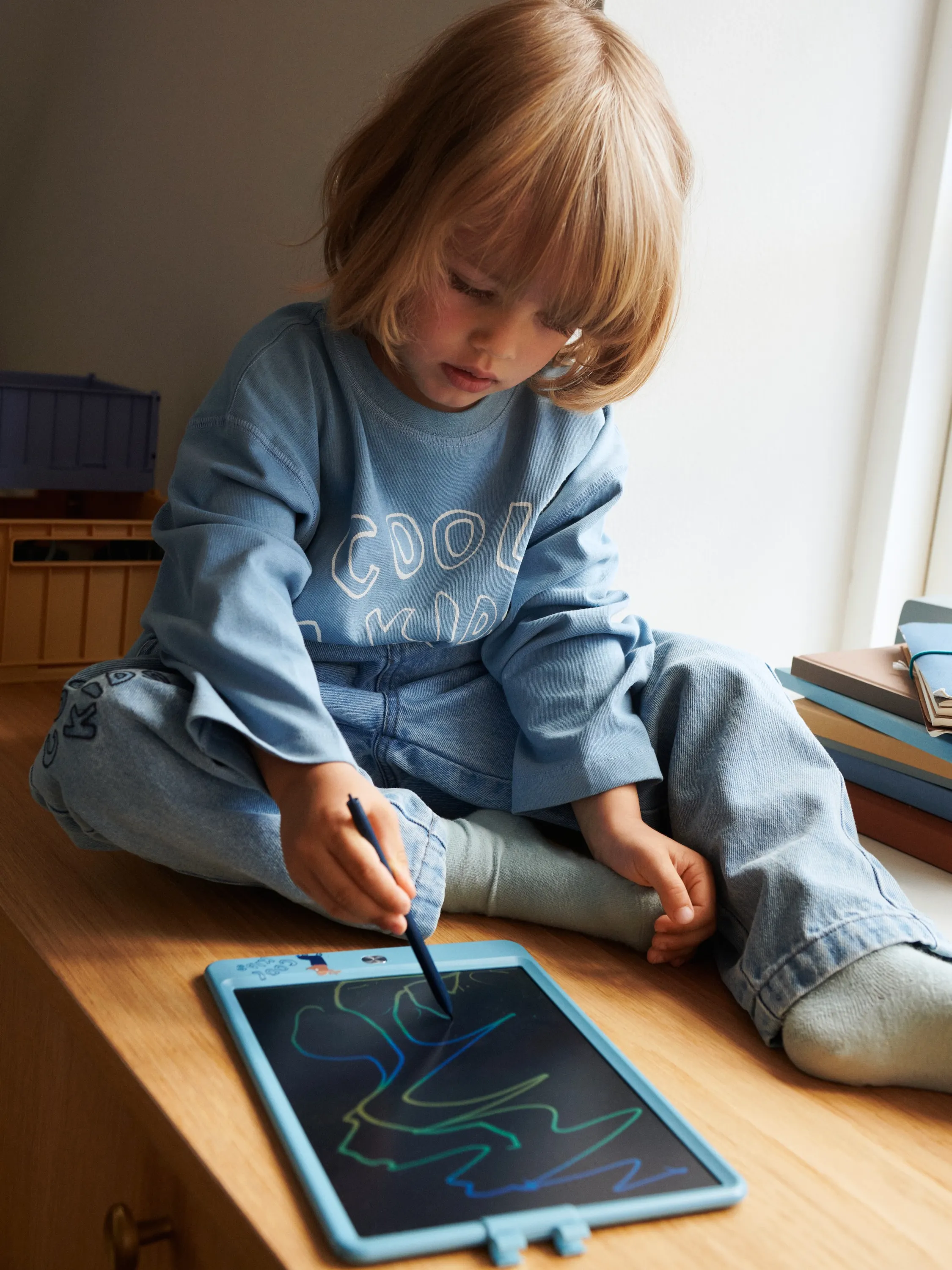 Liewood - tablica kreślarska Zora magic drawing board 10 inches Tiger / Beach blue