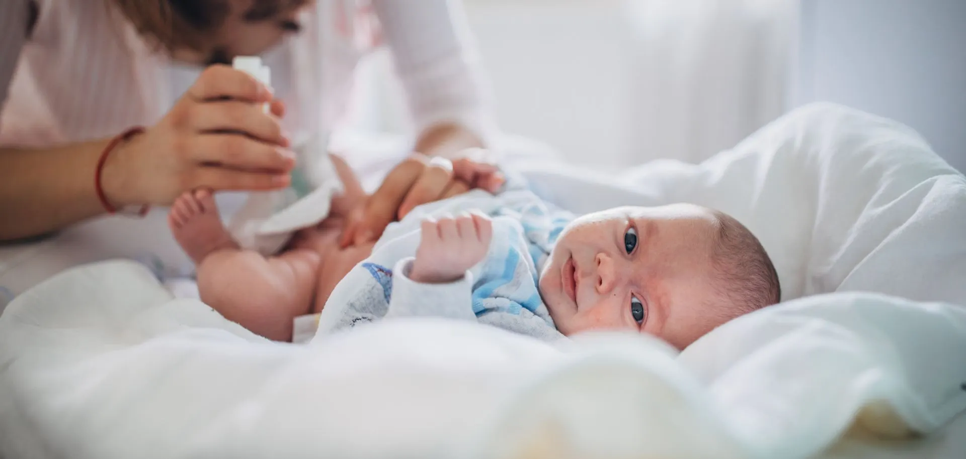 Jak dbać o pępek noworodka? Poznaj 5 zasad.