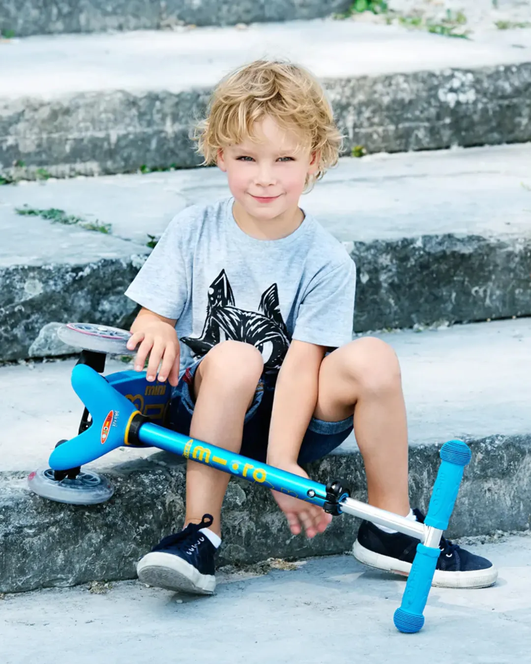 Micro - hulajnoga Mini Deluxe Ocean Blue Micro - hulajnoga Mini Deluxe Ocean Blue