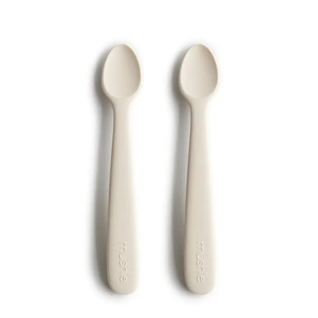 Mushie - łyżeczki silikonowe do nauki samodzielnego jedzenia 2-pak Ivory Mushie - łyżeczki silikonowe do nauki samodzielnego jedzenia 2-pak Ivory