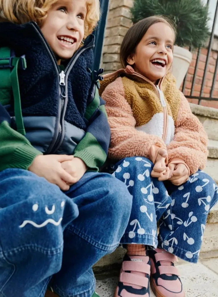 Liewood - spodnie jeansowe z nadrukiem Cesar Cherry Blossom Medium Blue Denim