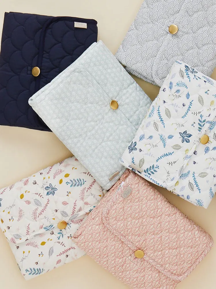 Cam Cam Copenhagen - pikowana mata do przewijania Black