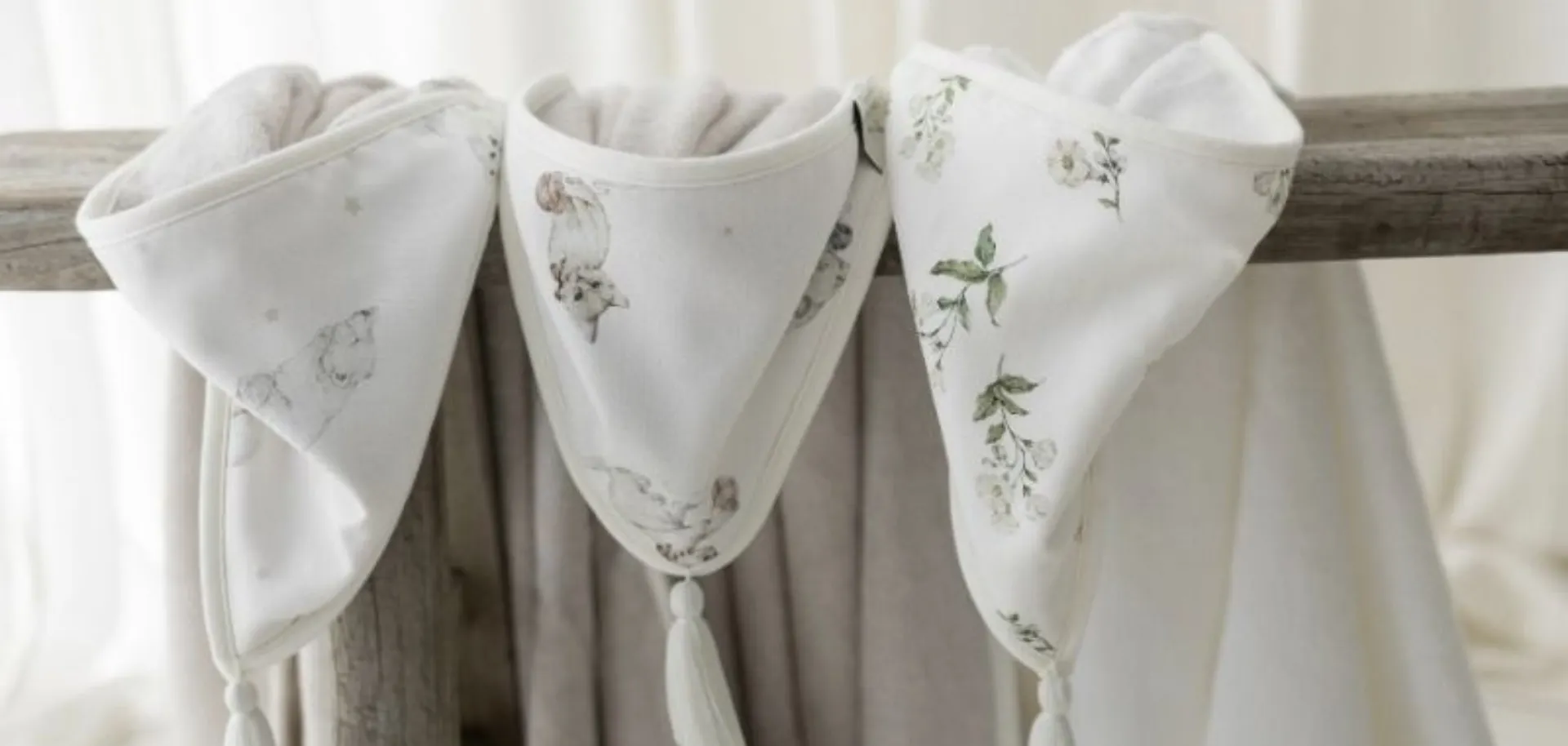 Muślin - co to za materiał? Poznaj rodzaje muślinu i jego pielęgnację.