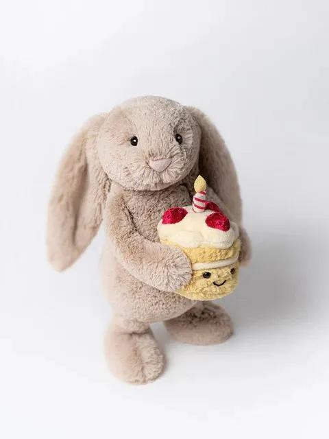 Jellycat - Króliczek Beżowy z Tortem Urodzinowym 31 cm Jellycat - Króliczek Beżowy z Tortem Urodzinowym 31 cm