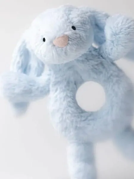 Jellycat - króliczek grzechotka niebieska 18 cm Jellycat - króliczek grzechotka niebieska 18 cm