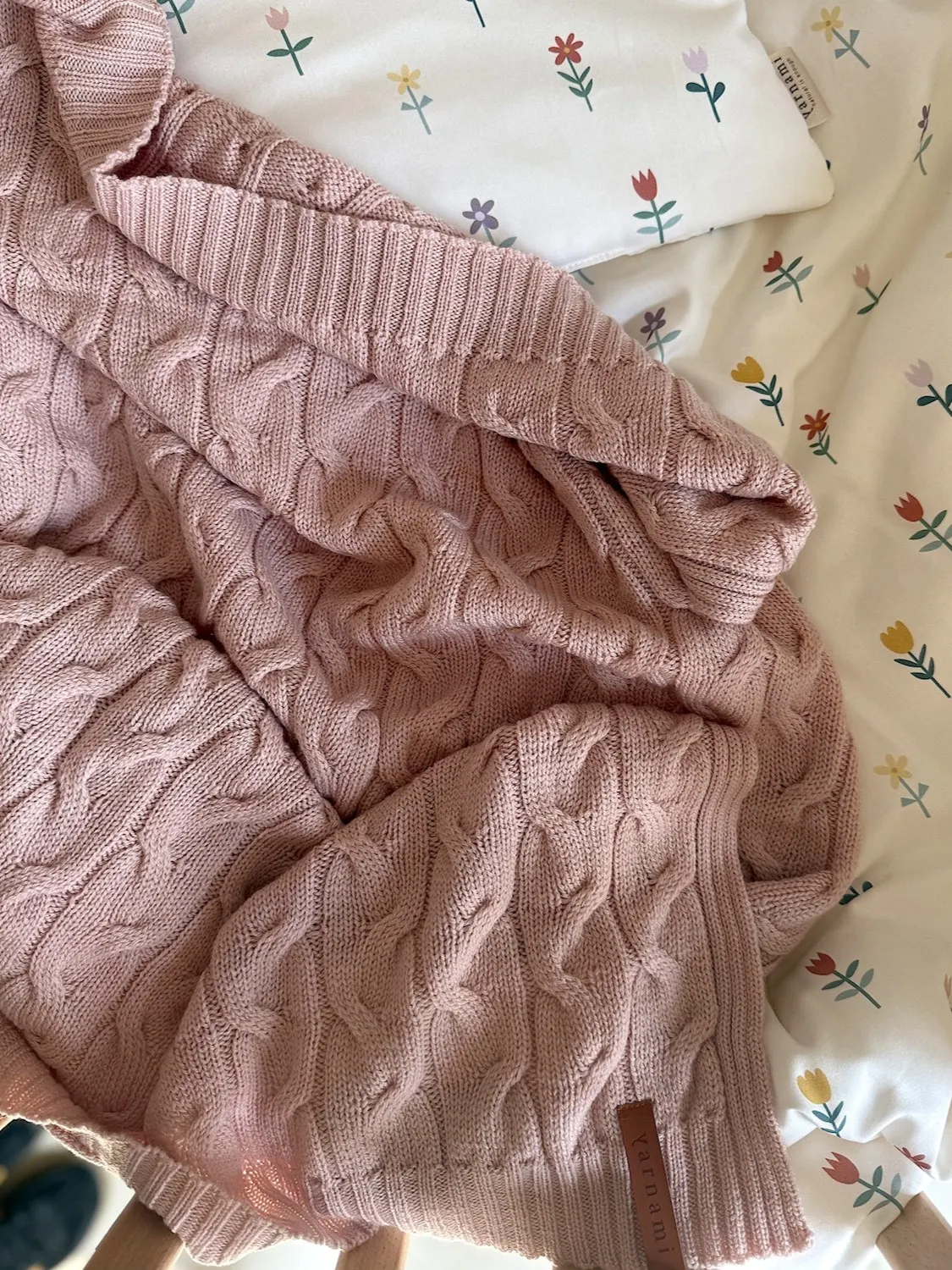 Yarnami - kocyk merino Arendelle Delikatny Róż Yarnami - kocyk merino Arendelle Delikatny Róż