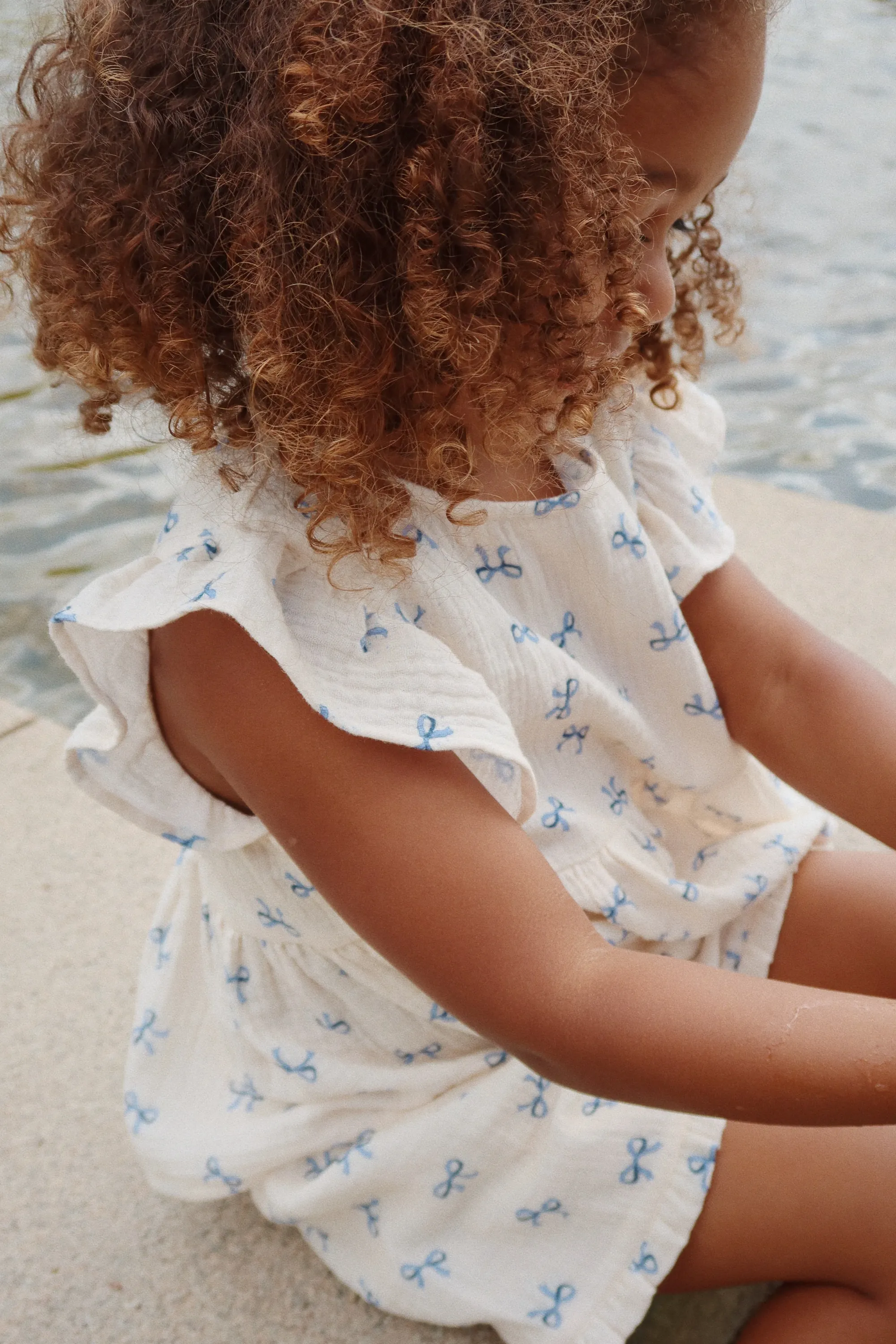 Konges Sløjd – muślinowy top Coco Top GOTS Bow Bleu Konges Sløjd – muślinowy top Coco Top GOTS Bow Bleu