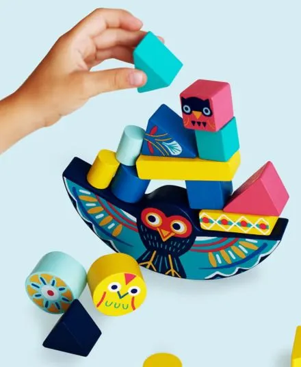 Djeco - drewniana zabawka balansująca sowa Djeco - drewniana zabawka balansująca sowa