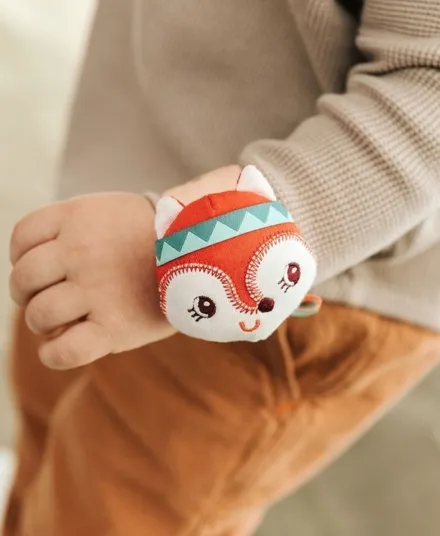 Lilliputiens - grzechotka na rączkę Lisiczka Alice z szeleszczącą folią ECO Lilliputiens - grzechotka na rączkę Lisiczka Alice z szeleszczącą folią ECO