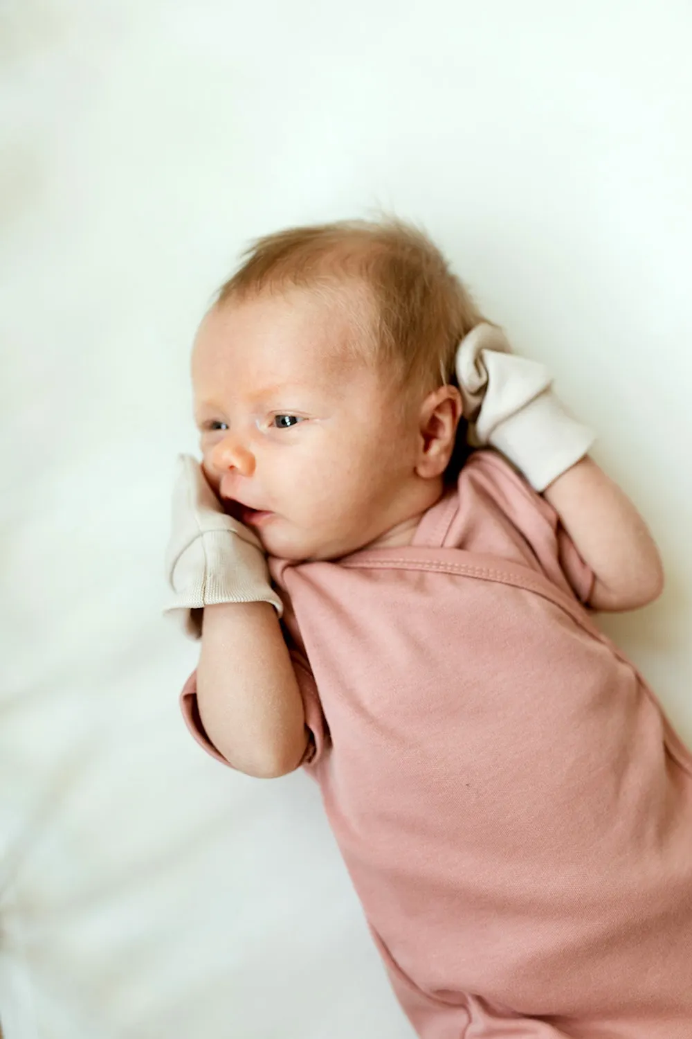 Poofi - łapki niedrapki latte