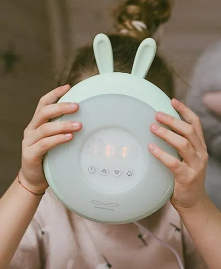 Rabbit & Friends - królik lampka budząca światłem Zielony