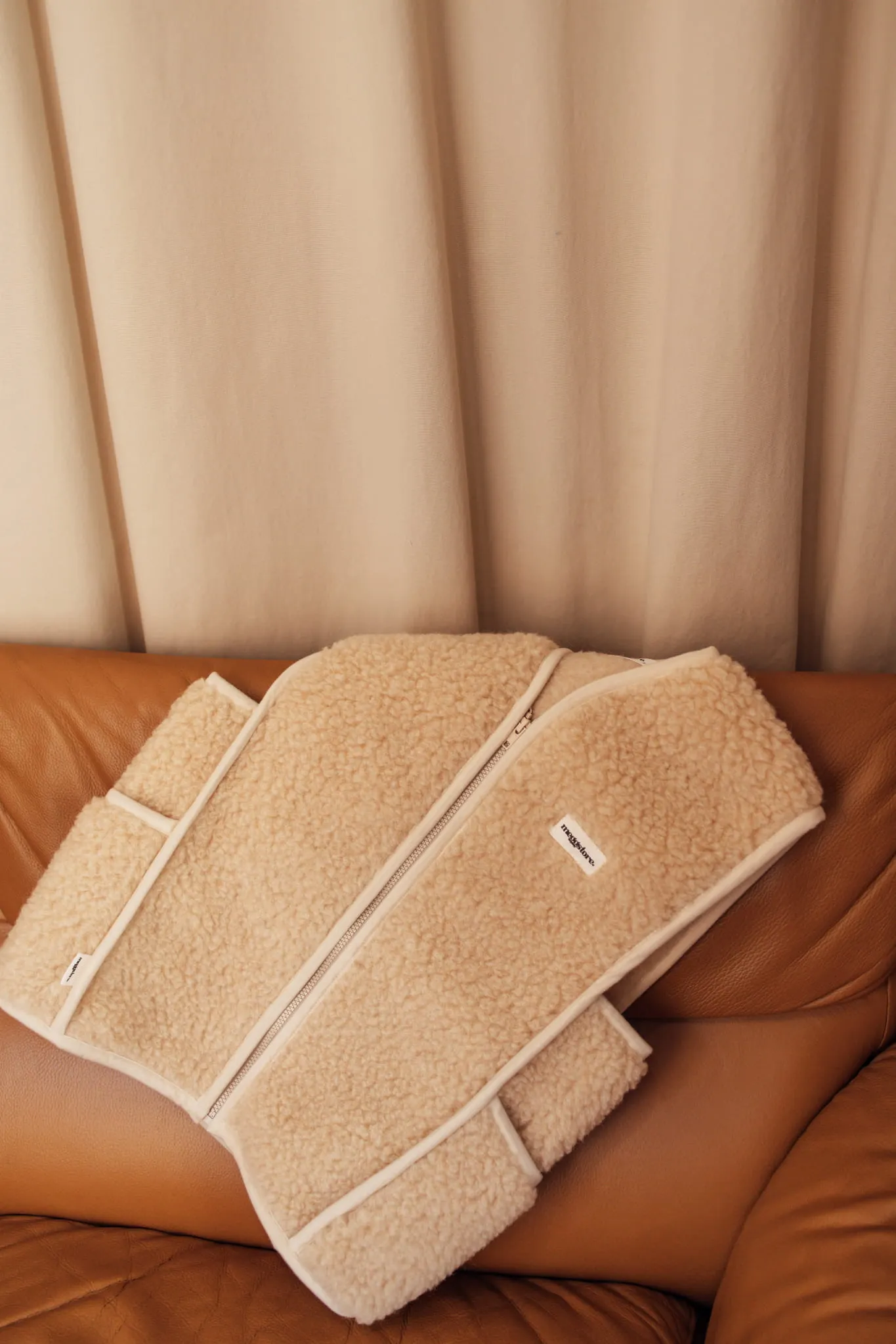 Meggstore - kamizelka wełniana damska Almond