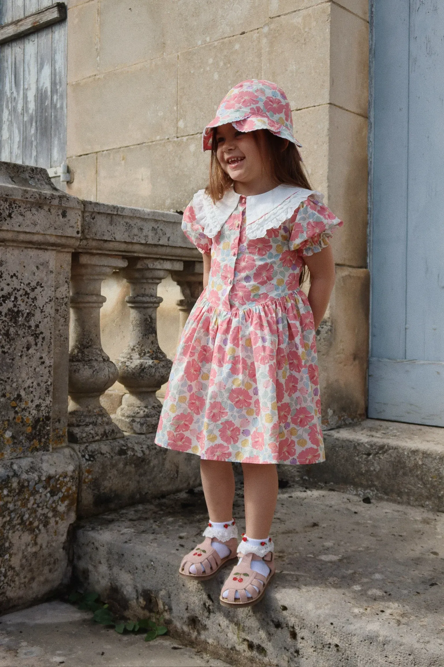 Konges Sløjd - sukienka z kołnierzykiem Coeur GOTS Fleur Anglaise