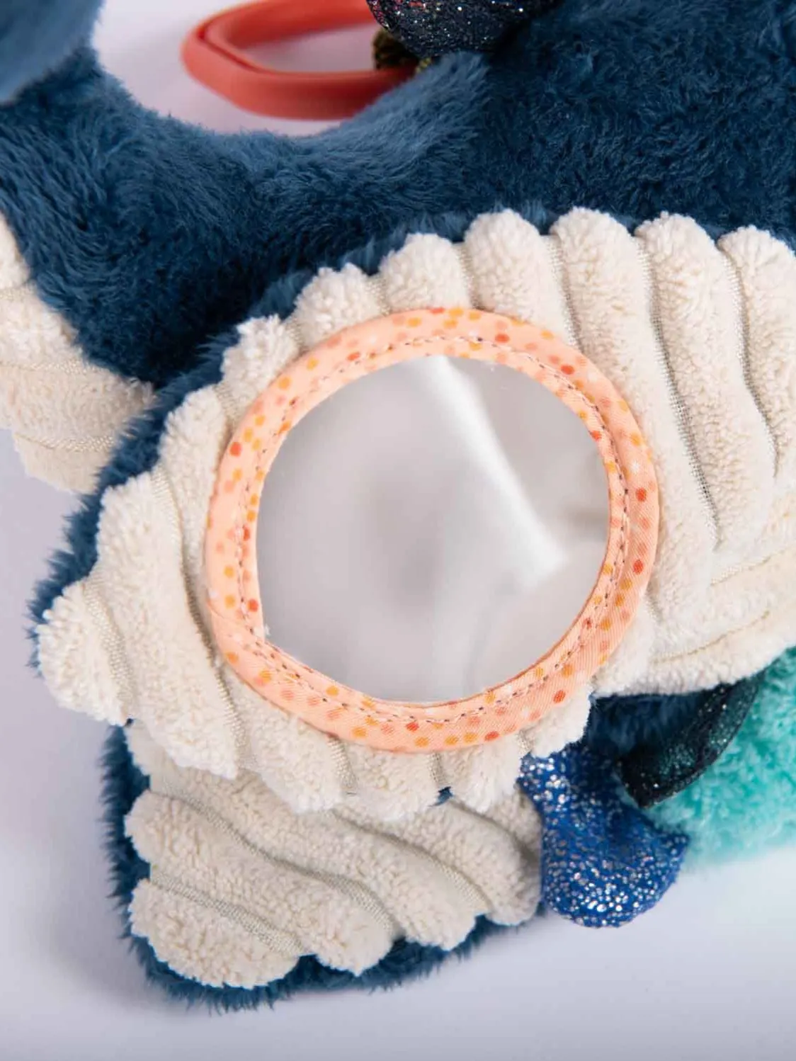 Moulin Roty - interaktywna zawieszka z pozytywką Wieloryb 29 cm Moulin Roty - interaktywna zawieszka z pozytywką Wieloryb 29 cm