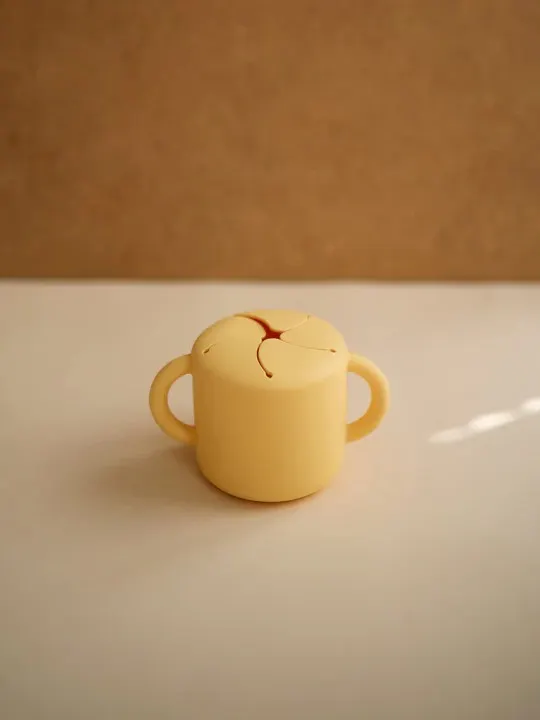 Mushie - kubek niewysypek na przekąski Daffodil Mushie - kubek niewysypek na przekąski Daffodil