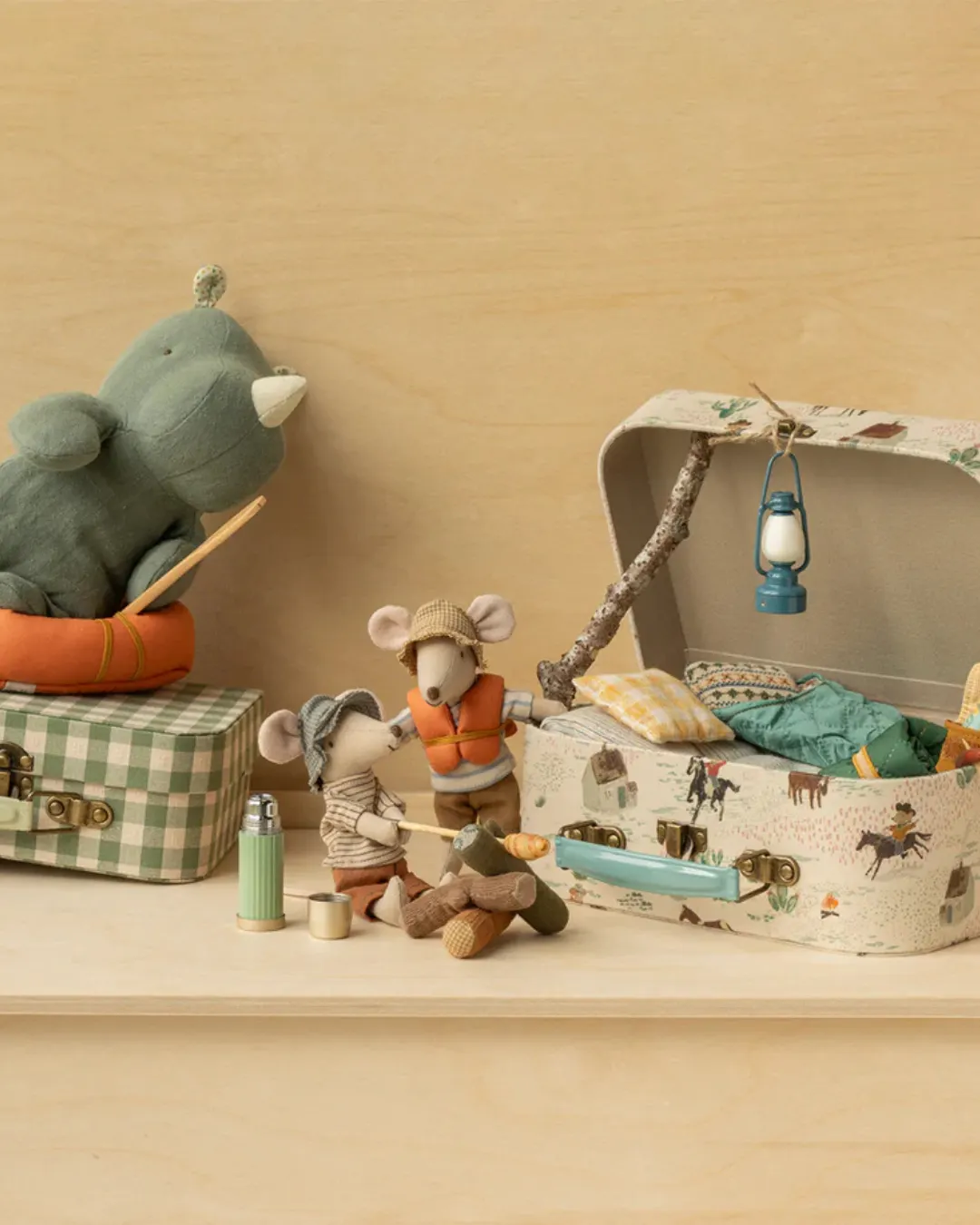 Maileg - Myszka wędrowna - Starszy Brat - cienkie paski Maileg - Myszka wędrowna - Starszy Brat - cienkie paski