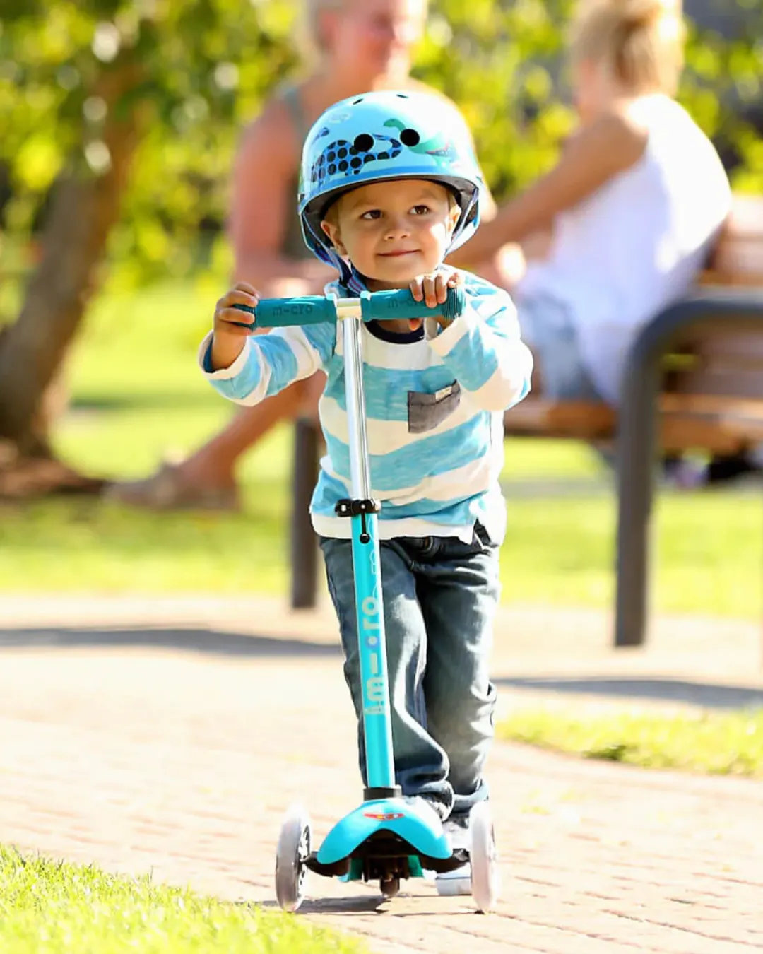 Micro - hulajnoga ze świecącymi kołami Mini Micro Deluxe LED Aqua Micro - hulajnoga ze świecącymi kołami Mini Micro Deluxe LED Aqua