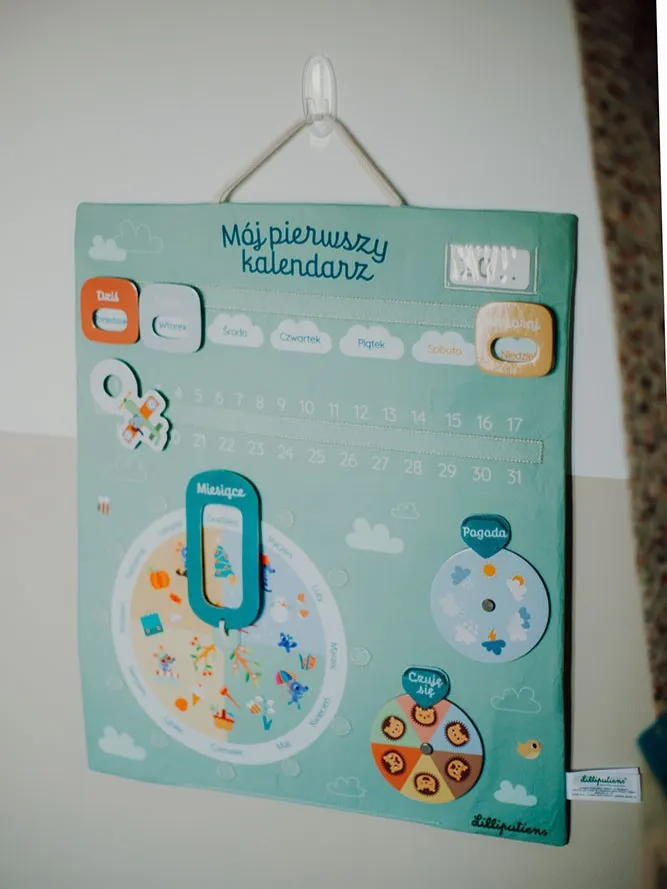 Lilliputiens - miękka tablica aktywizująca "Mój pierwszy kalendarz" Lilliputiens - miękka tablica aktywizująca "Mój pierwszy kalendarz"