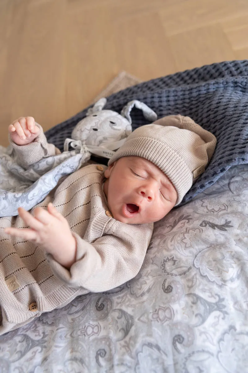 Bamboom - bambusowy sweter dla niemowlaka zapinany na zakładkę kamelowy Bamboom - bambusowy sweter dla niemowlaka zapinany na zakładkę kamelowy