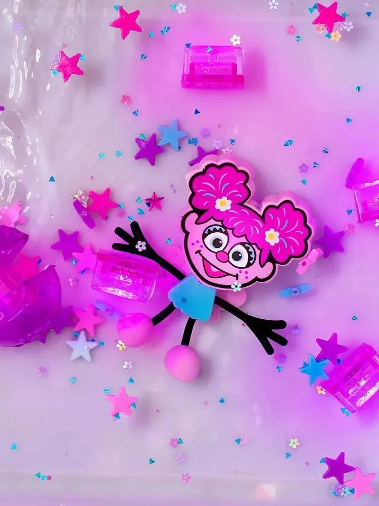 Glo Pals - zabawka do kąpieli Abby z dwiema kostkami sensorycznymi świecącymi w wodzie Glo Pals - zabawka do kąpieli Abby z dwiema kostkami sensorycznymi świecącymi w wodzie