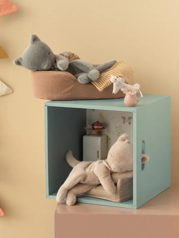 Maileg - mały pluszowy śpiący kotek Szary Maileg - mały pluszowy śpiący kotek Szary