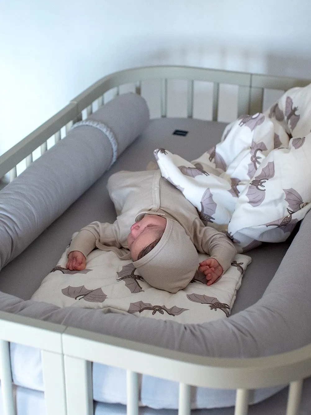 Poofi - ochraniacz do łóżeczka jasny szary Poofi - ochraniacz do łóżeczka jasny szary