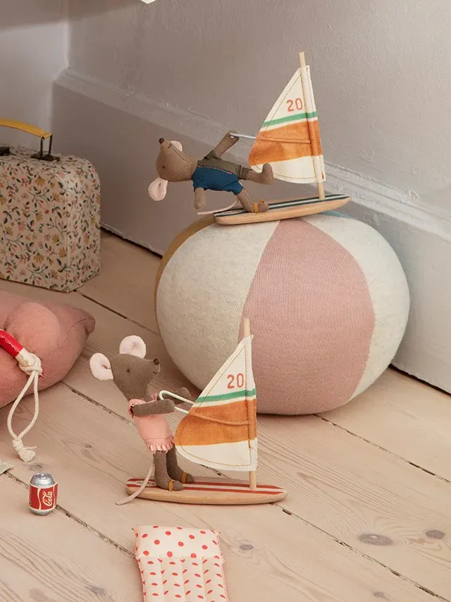 Maileg - myszka surferka, młodsza siostra