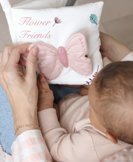 Cam Cam Copenhagen - książeczka sensoryczna dla niemowlaka OCS Pressed Leaves Rose Cam Cam Copenhagen - książeczka sensoryczna dla niemowlaka OCS Pressed Leaves Rose