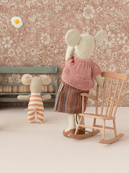 Maileg - bujany fotel dla myszek Dark Powder Maileg - bujany fotel dla myszek Dark Powder