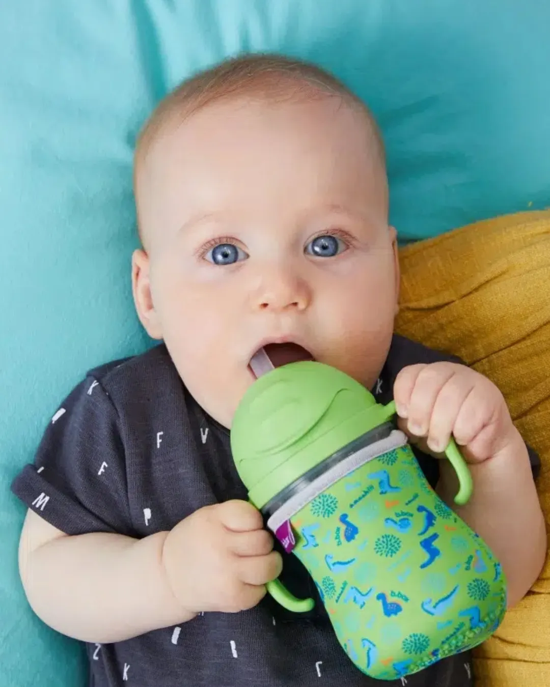 B.box - bidon dla dzieci - kubek niekapek ze słomką 240 ml jabłkowy B.box - bidon dla dzieci - kubek niekapek ze słomką 240 ml jabłkowy