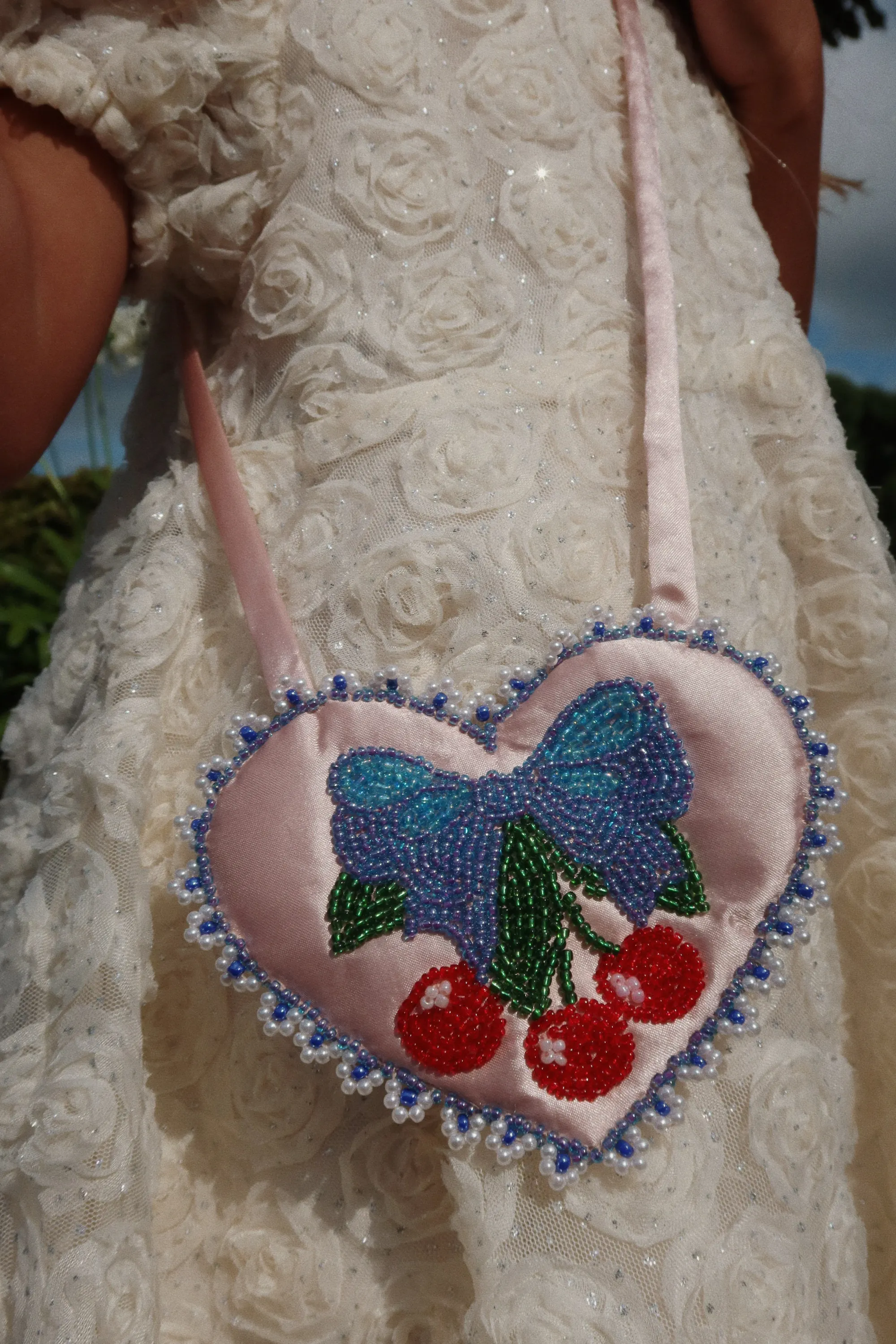Konges Sløjd - mała torebka dziecięca z koralikami Beaded Heart Mini Purse
