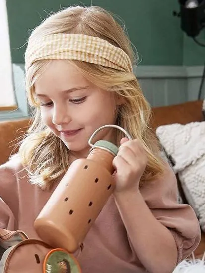 Lassig - bidon ze stali nierdzewnej z dodatkową zakrętką z ustnikiem 500 ml Happy Prints karmelowy Lassig - bidon ze stali nierdzewnej z dodatkową zakrętką z ustnikiem 500 ml Happy Prints karmelowy