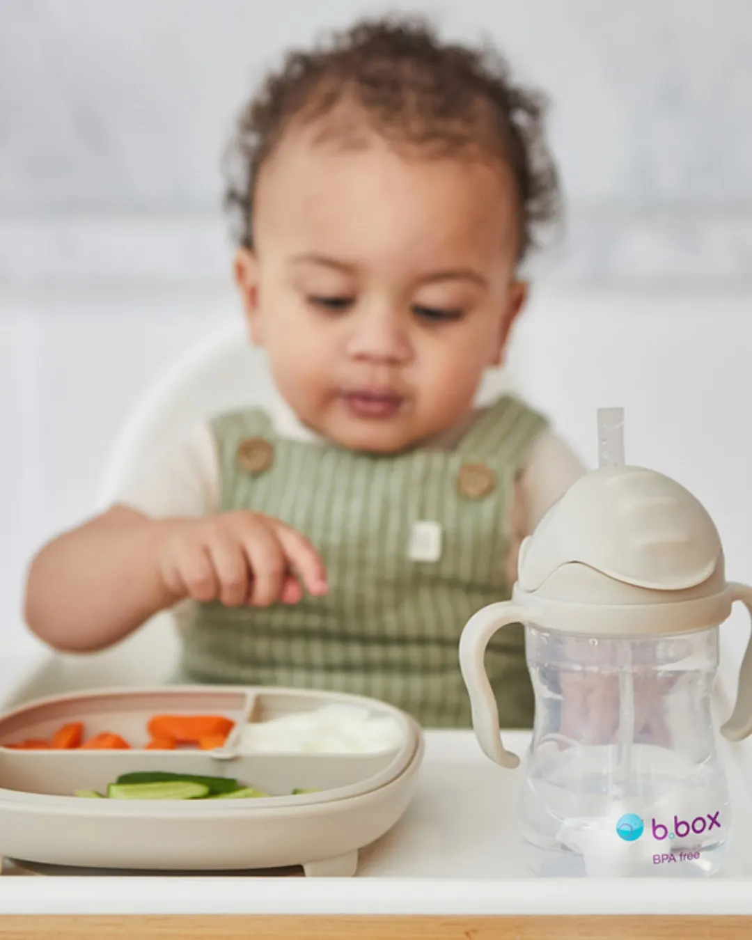 B.box - bidon dla dzieci - kubek niekapek ze słomką 240 ml latte B.box - bidon dla dzieci - kubek niekapek ze słomką 240 ml latte