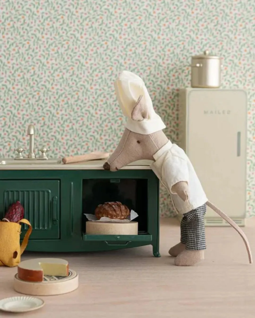 Maileg - kuchnia metalowa kitchen mouse ciemna zieleń Maileg - kuchnia metalowa kitchen mouse ciemna zieleń