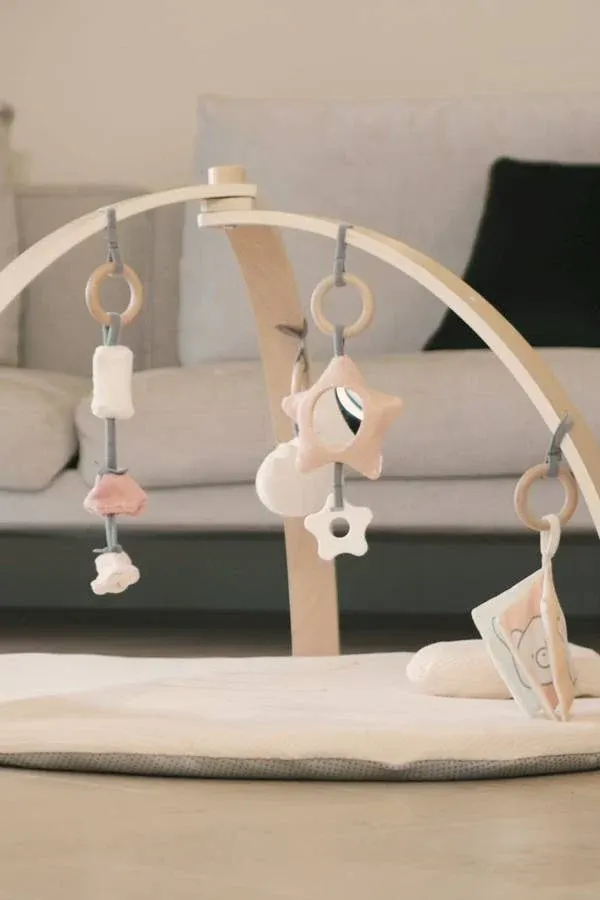 Bamboom - mata edukacyjna dla niemowląt z drewnianymi pałąkami Tulips Bamboom - mata edukacyjna dla niemowląt z drewnianymi pałąkami Tulips