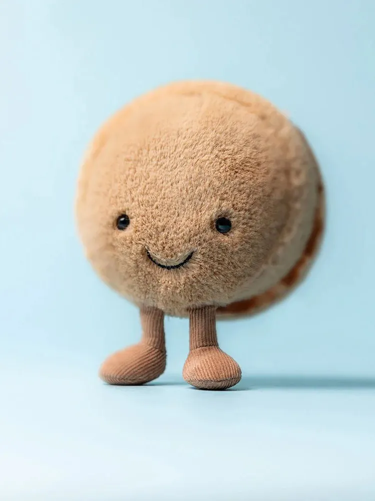 Jellycat - Wesoły Makaronik Czekoladowy Mona 12 cm Jellycat - Wesoły Makaronik Czekoladowy Mona 12 cm