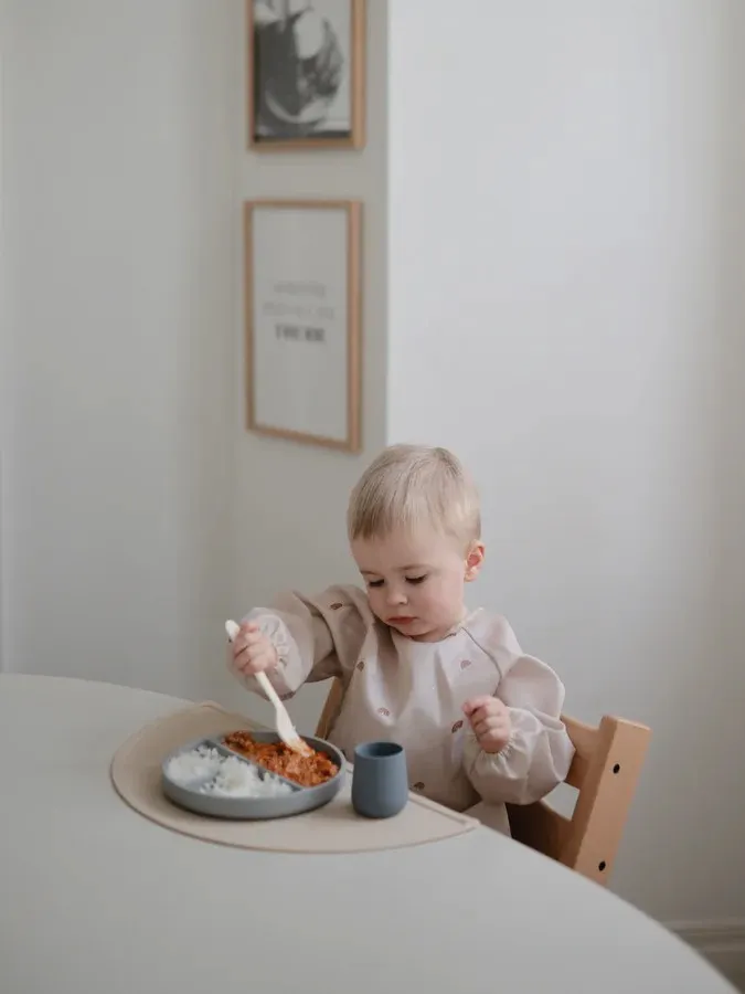 Mushie - podkładka silikonowa na stół Shifting Sand