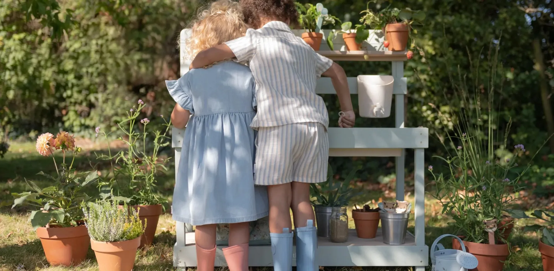 Mały ogrodnik w akcji! Jakie zabawki do ogrodu wybrać dla dziecka?