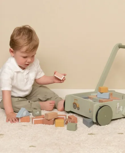 Little Dutch - wózek do pchania z klockami Little Farm Little Dutch - wózek do pchania z klockami Little Farm