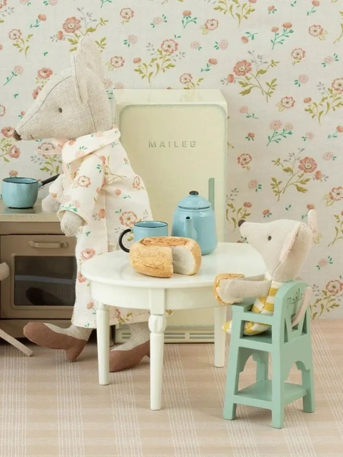 Maileg - stół jadalniany vintage dla myszek 