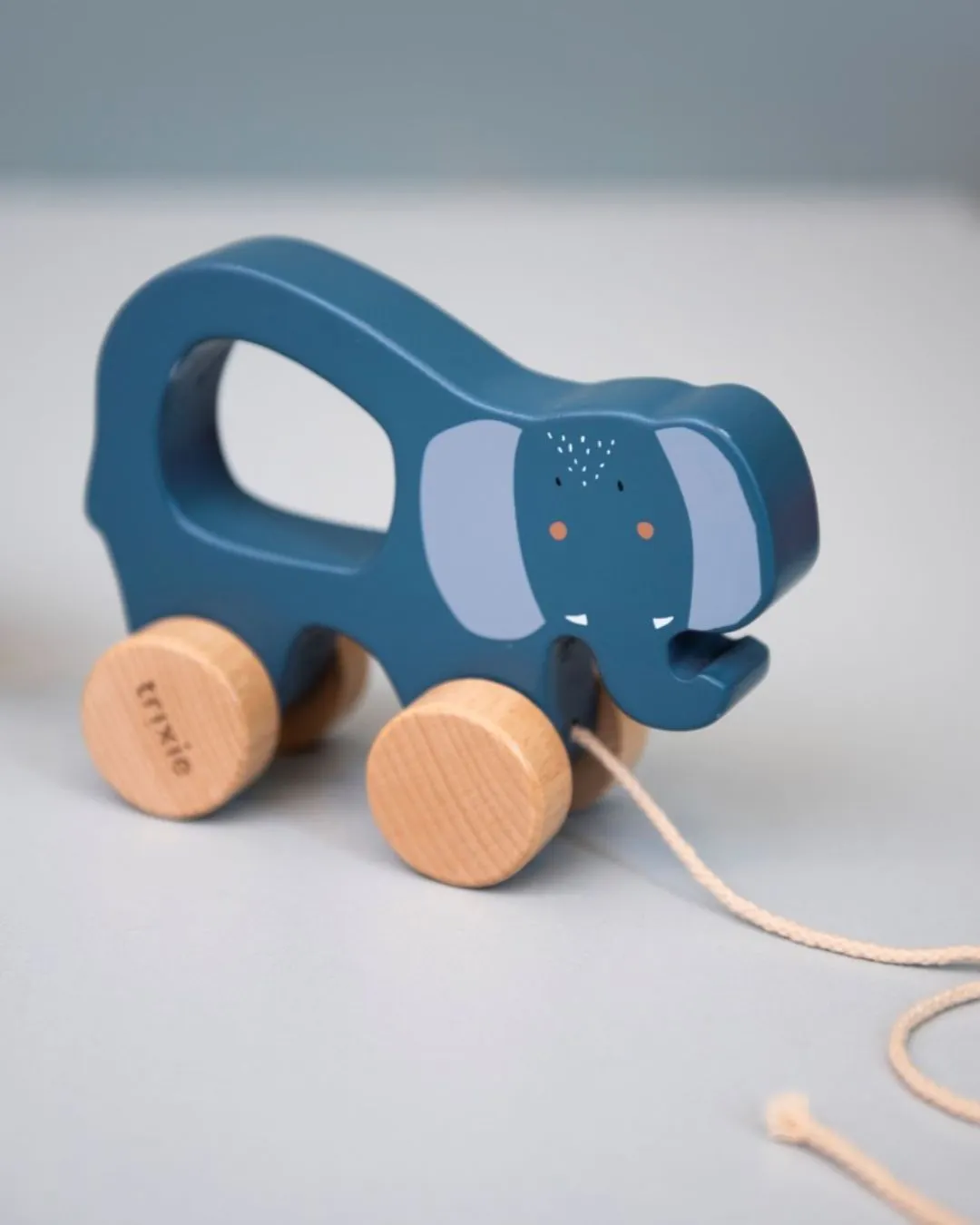 Trixie - drewniana zabawka do ciągnięcia na sznurku Słoń Trixie - drewniana zabawka do ciągnięcia na sznurku Słoń