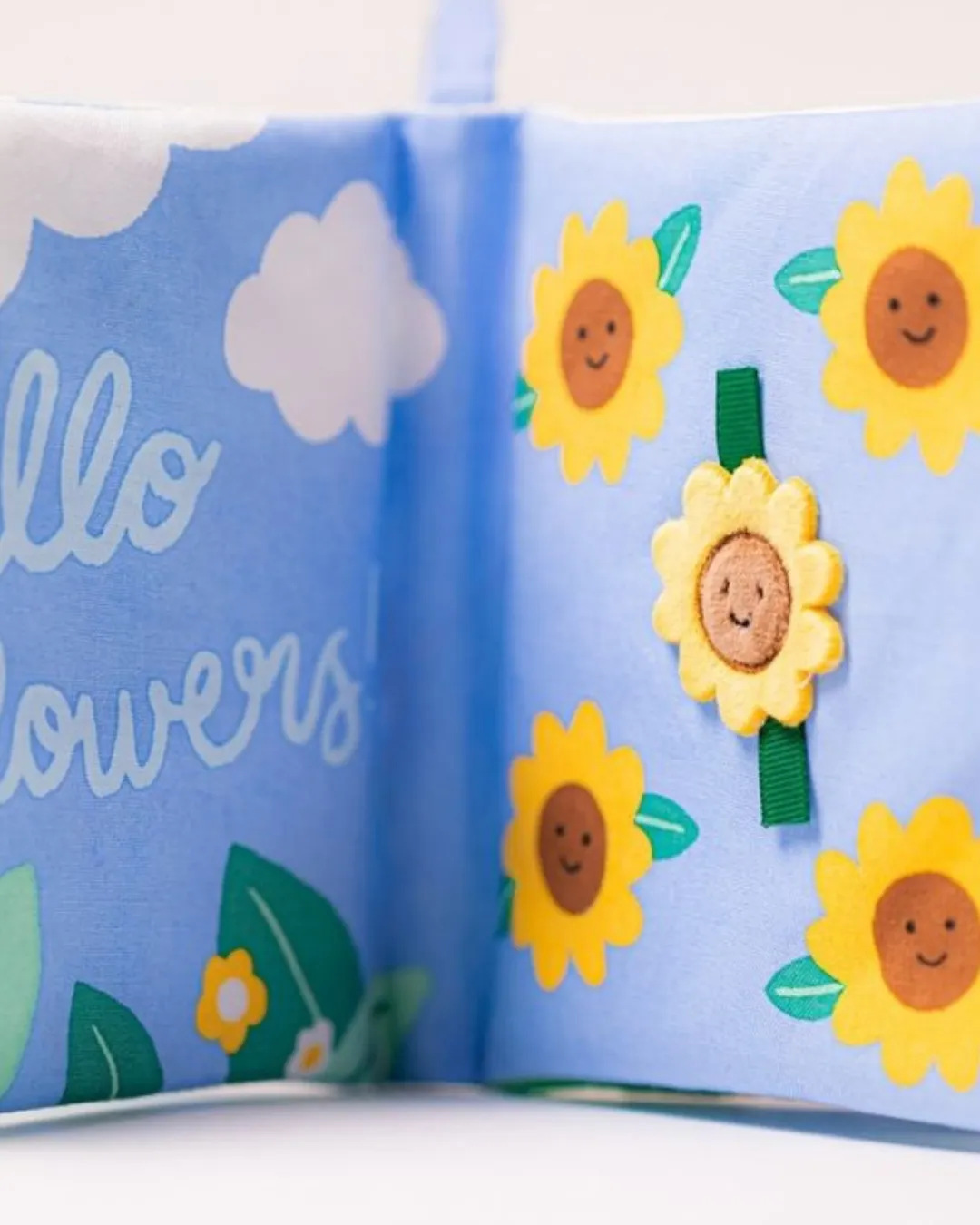 Jellycat - książeczka sensoryczna dla dzieci "Hello Sun" Jellycat - książeczka sensoryczna dla dzieci "Hello Sun"