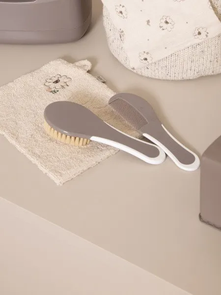 Bébé-jou - zestaw prezentowy do pielęgnacji niemowląt Chalk Brown Bébé-jou - zestaw prezentowy do pielęgnacji niemowląt Chalk Brown