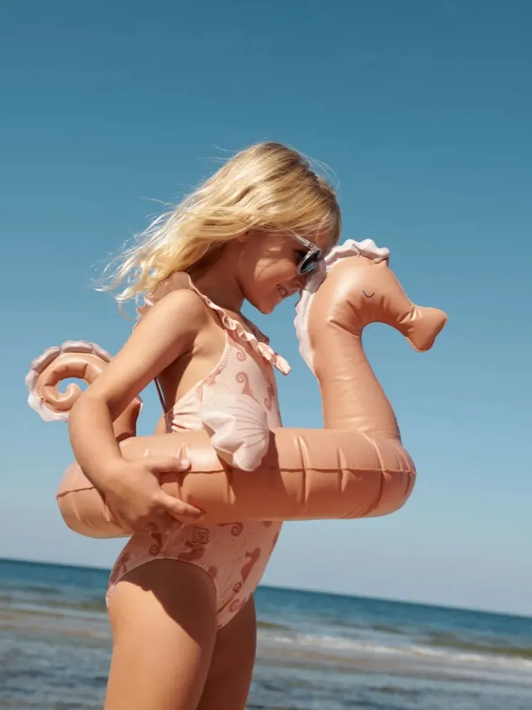 Liewood - strój kąpielowy jednoczęściowy z nadrukiem UV Kallie seahorse apple blossom