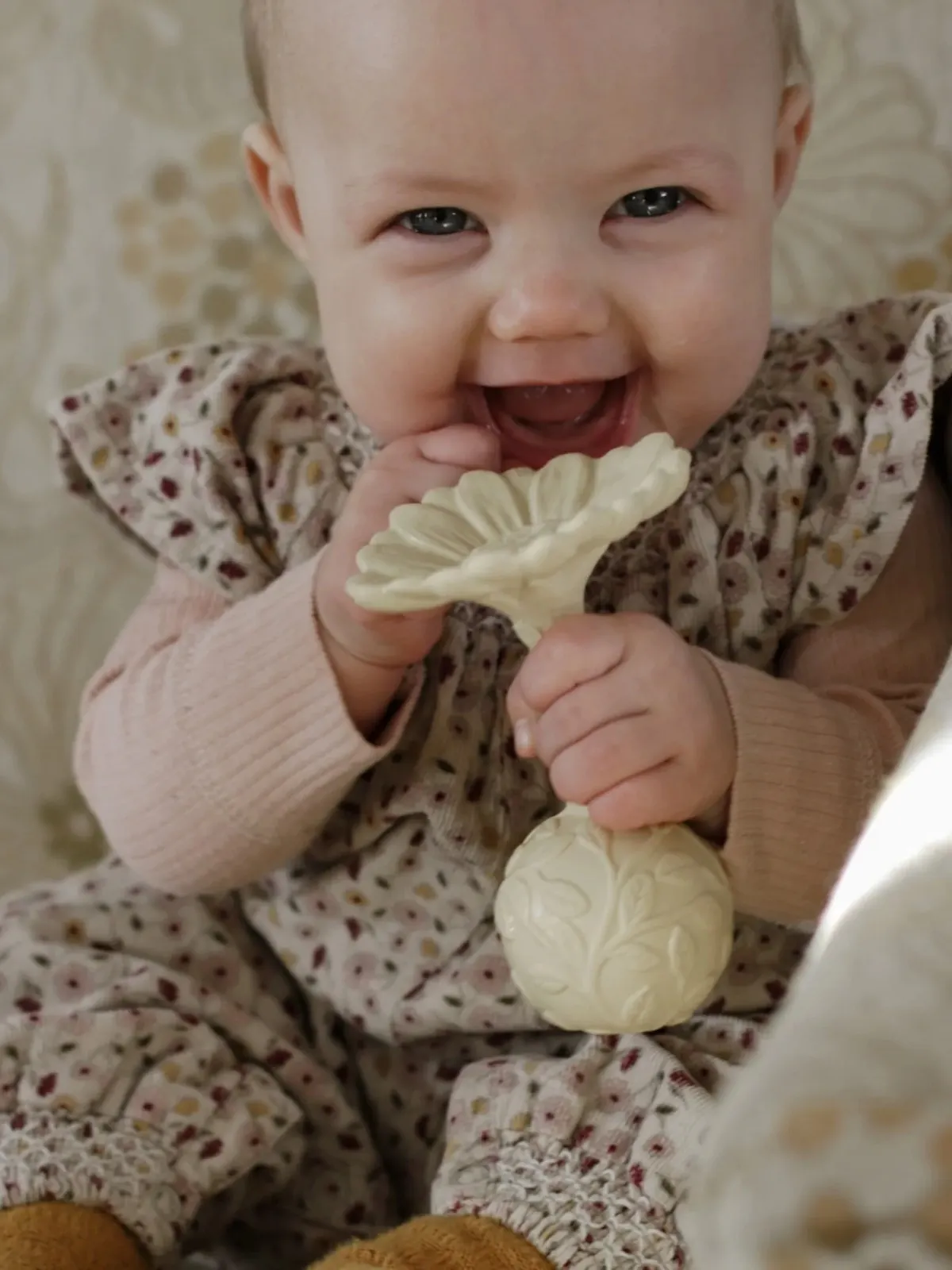 Natruba - gryzak z grzechotką w kształcie stokrotki