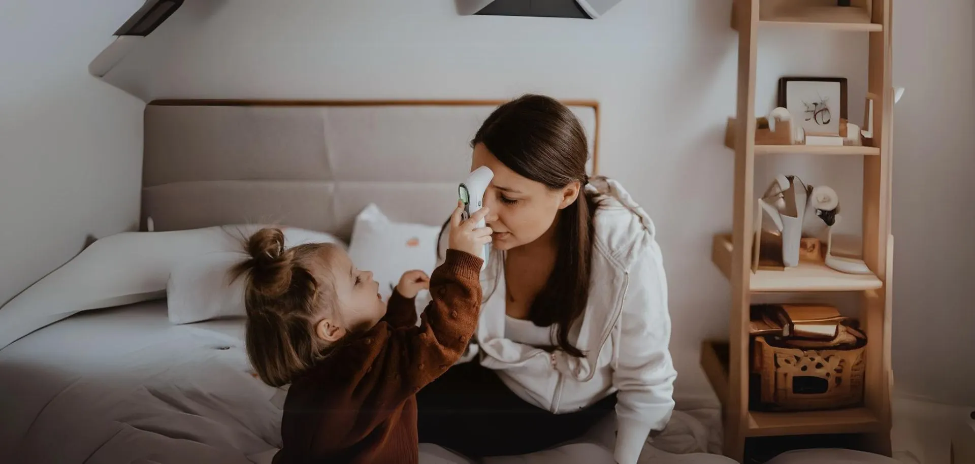 jak-mierzyc-temperature-dziecku-termometrem-bezdotykowym