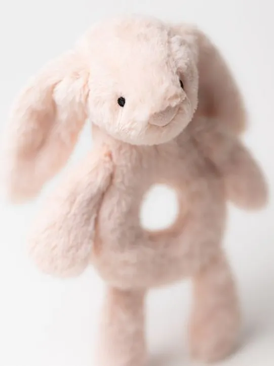 Jellycat - króliczek grzechotka pudrowy róż 18 cm Jellycat - króliczek grzechotka pudrowy róż 18 cm