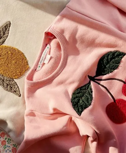 Konges Sløjd - bluza dziecięca dresowa Lou Sweatshirt OCS Mellow Rose Konges Sløjd - bluza dziecięca dresowa Lou Sweatshirt OCS Mellow Rose