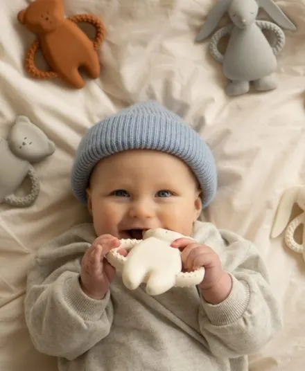 Moonie - gryzak niemowlęcy Miś z naturalnego kauczuku Gray Moonie - gryzak niemowlęcy Miś z naturalnego kauczuku Gray