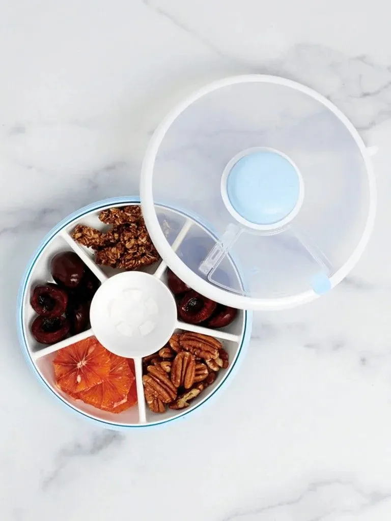 GOBE - SNACK SPINNER pojemnik na przekąski Macaron Blue GOBE - SNACK SPINNER pojemnik na przekąski Macaron Blue